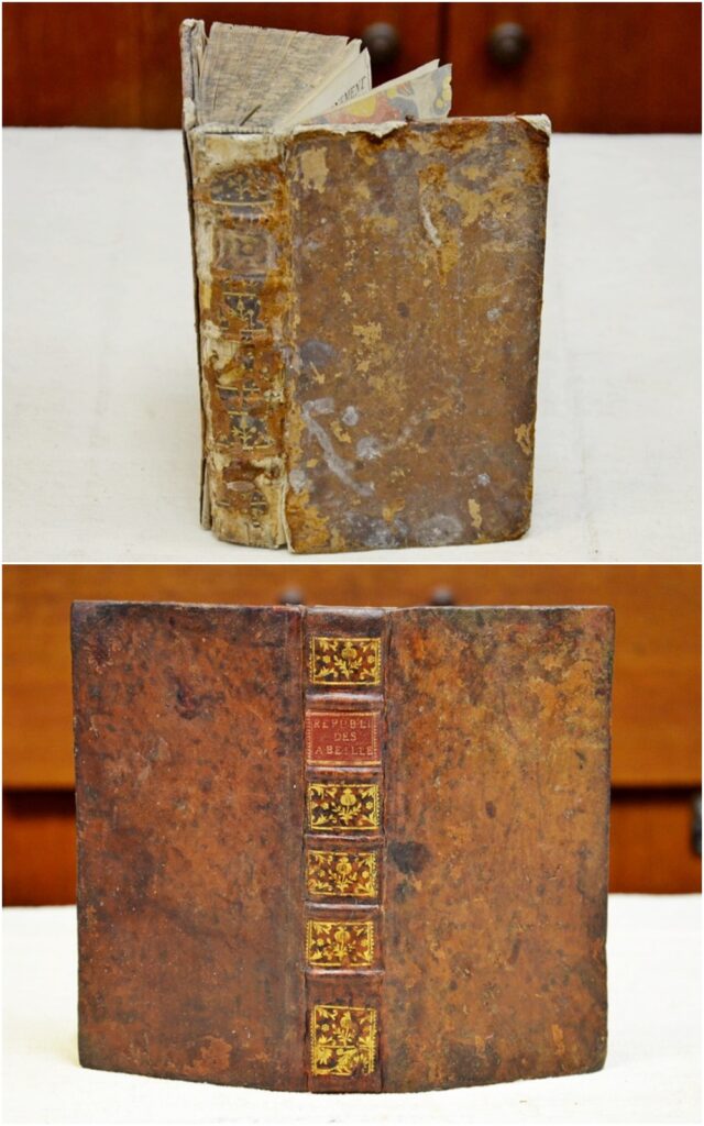 L'ouvrage venant d'être déposé / le livre prêt à quitter l'atelier. L'ouvrage venant d'être déposé / le livre prêt à quitter l'atelier.